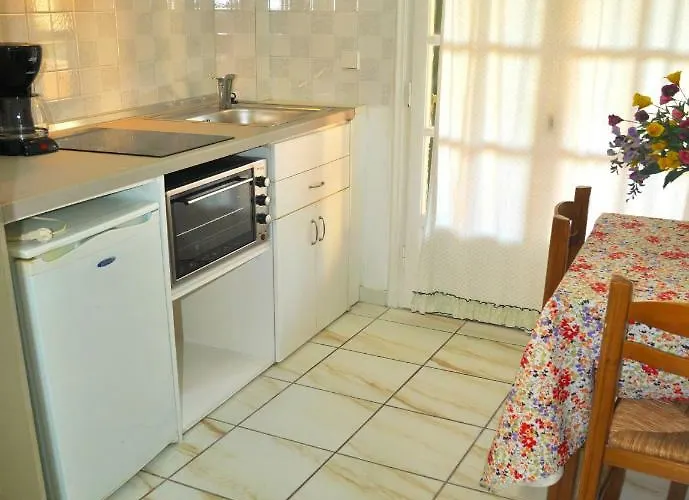 Apartment With Pool Maria In Agios Gordios